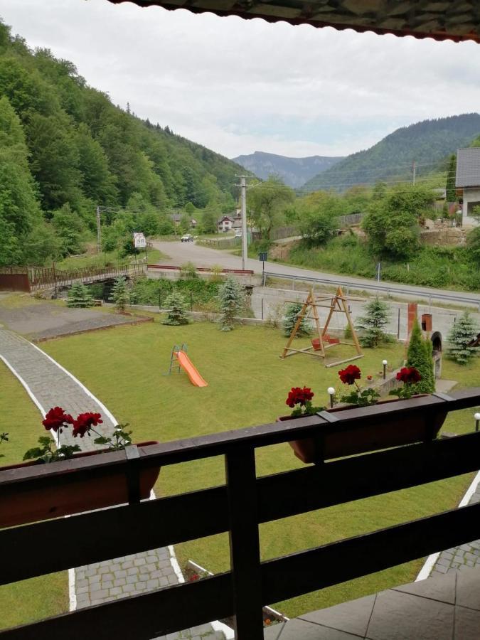 Pensiunea Bobu Hotell Izvoru Muntelui Eksteriør bilde